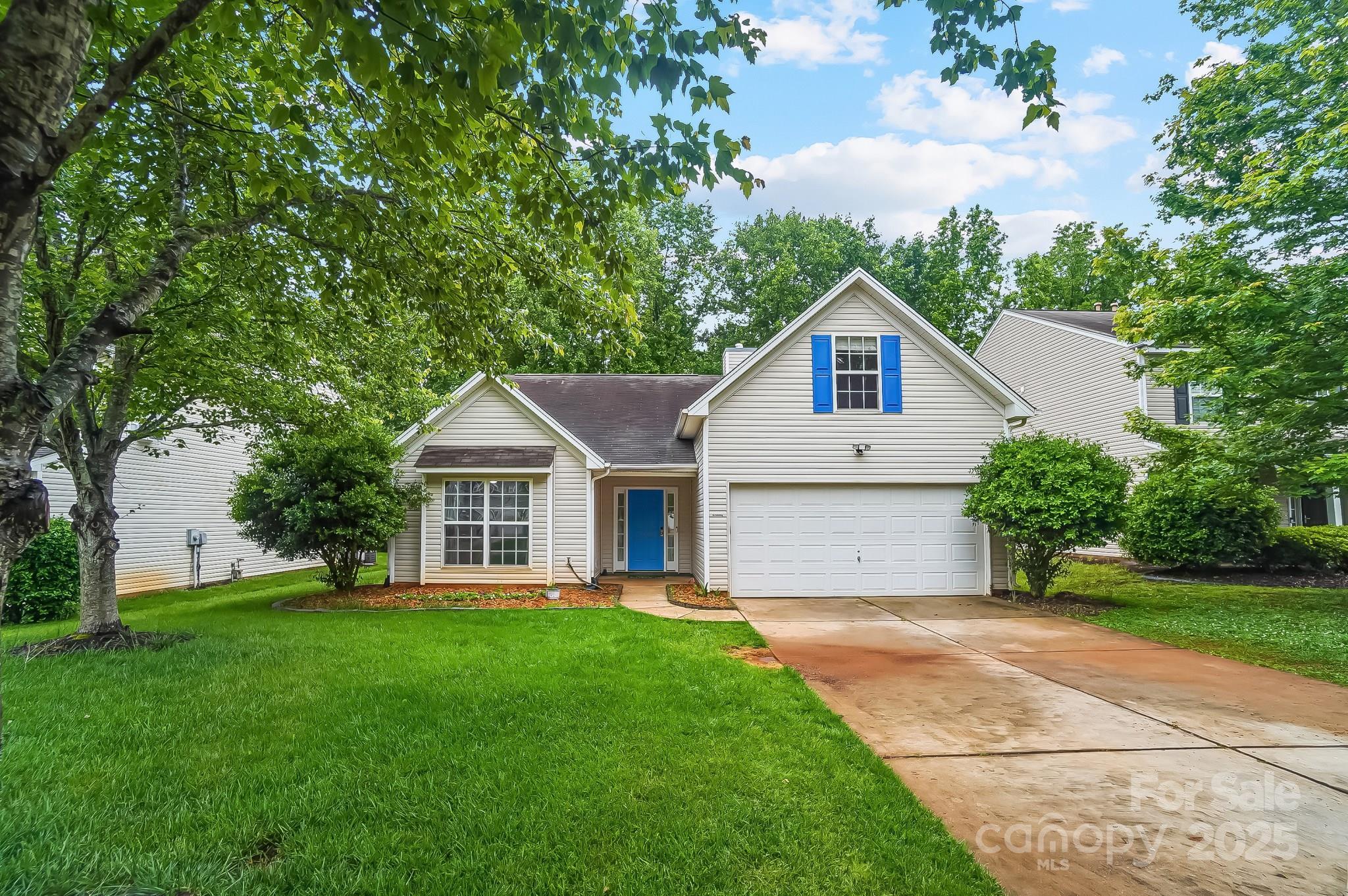 Photo one of 1863 New Castle Dr Fort Mill SC 29707 | MLS 4249811