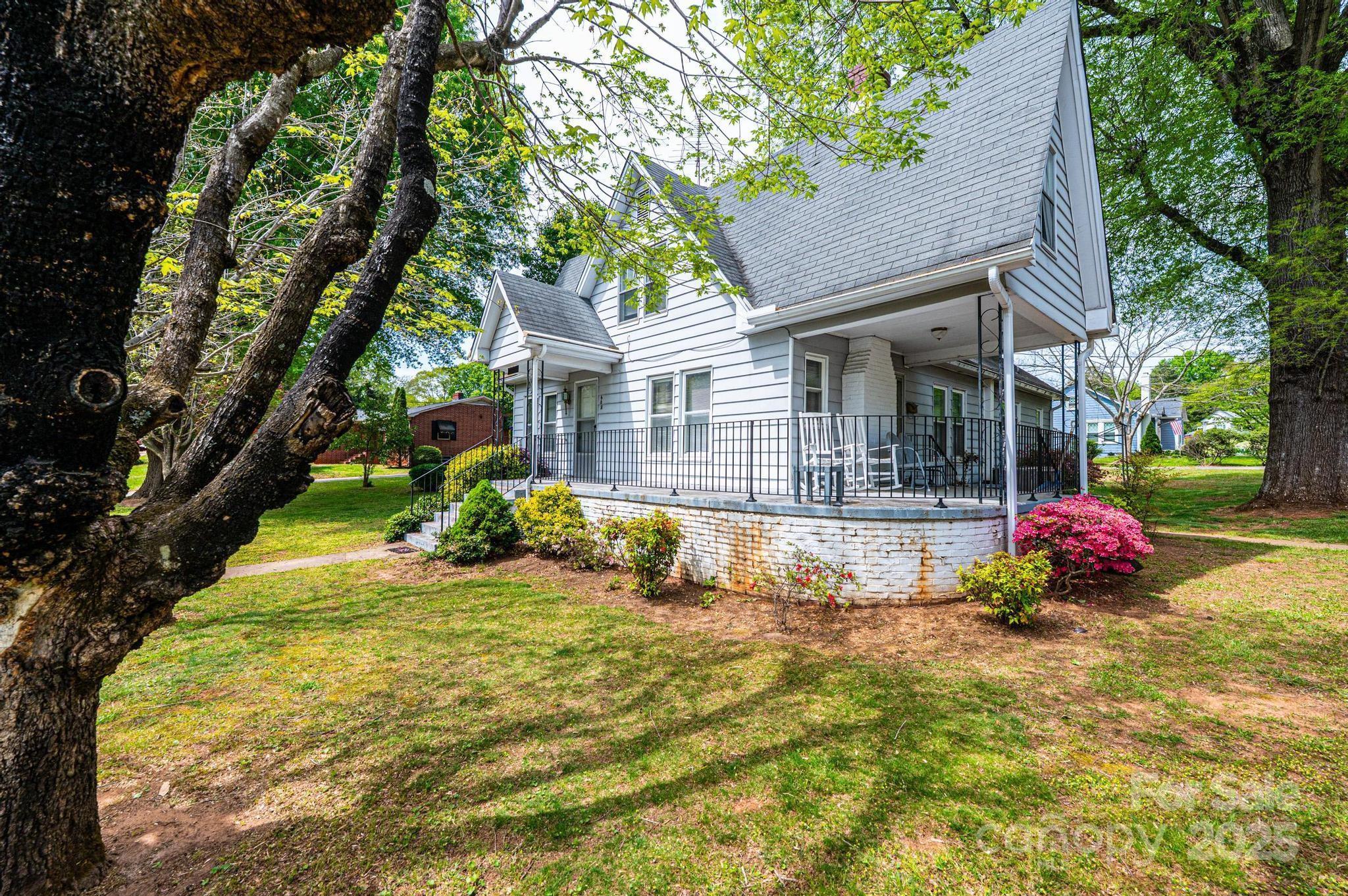 Photo one of 602 W 6Th St Newton NC 28658 | MLS 4249991