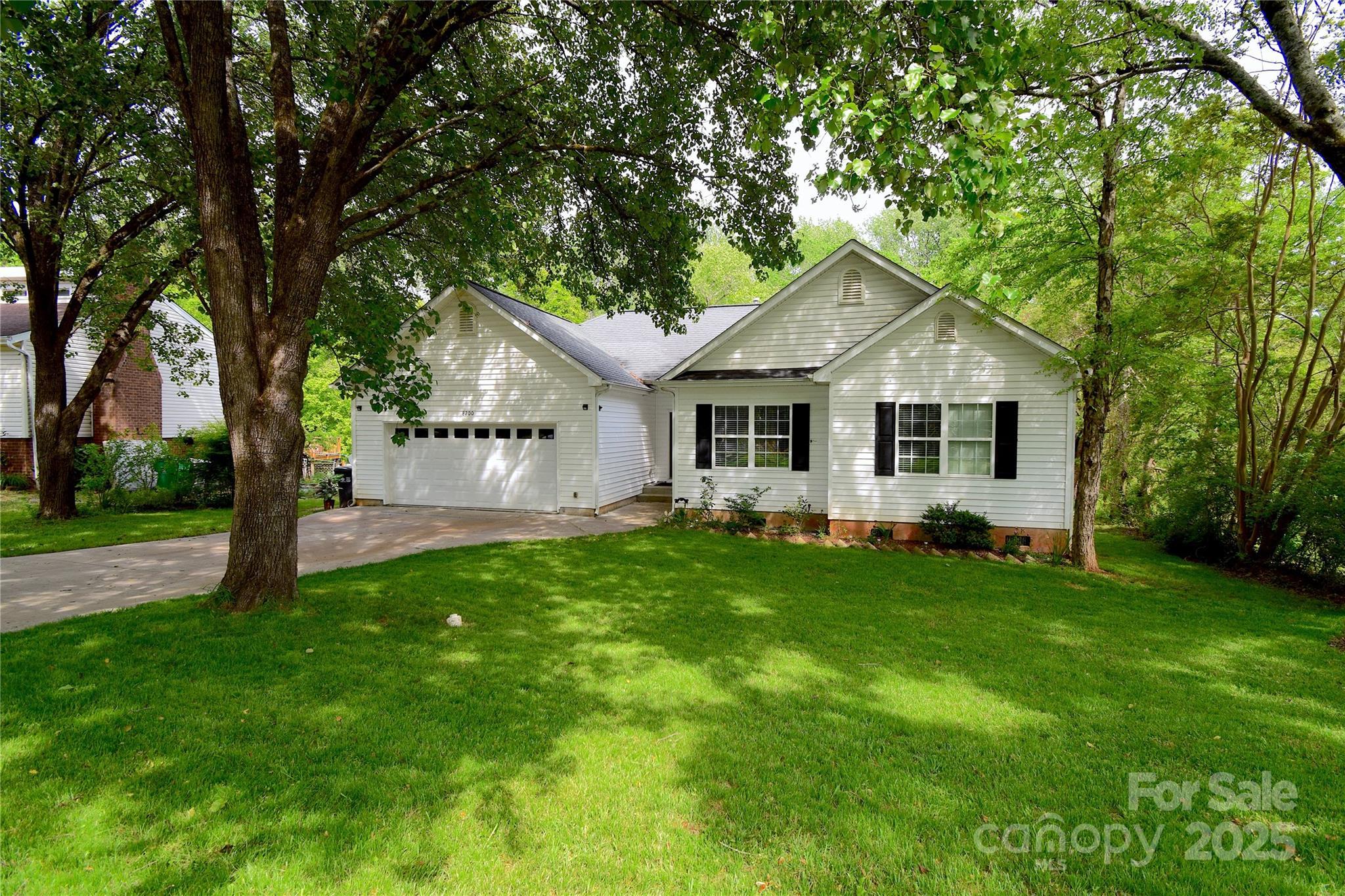 Photo one of 8200 Park Vista Cir Charlotte NC 28226 | MLS 4249968
