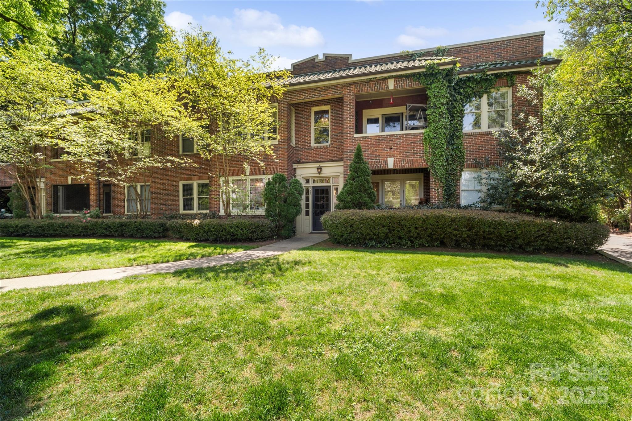 Photo one of 1025 Ardsley Rd # 103 Charlotte NC 28207 | MLS 4250466