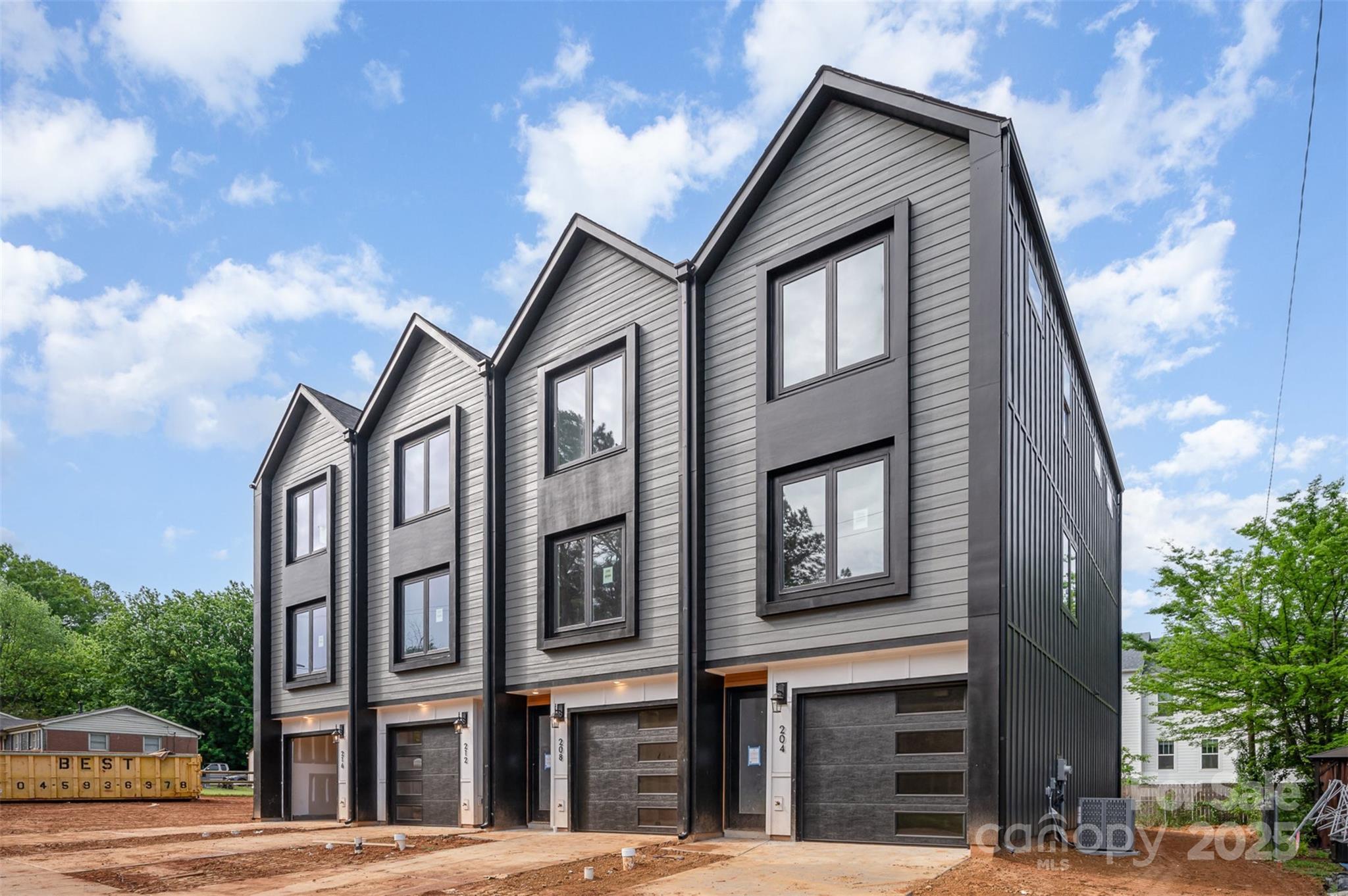 Photo one of 208 Mattoon St Charlotte NC 28216 | MLS 4251030
