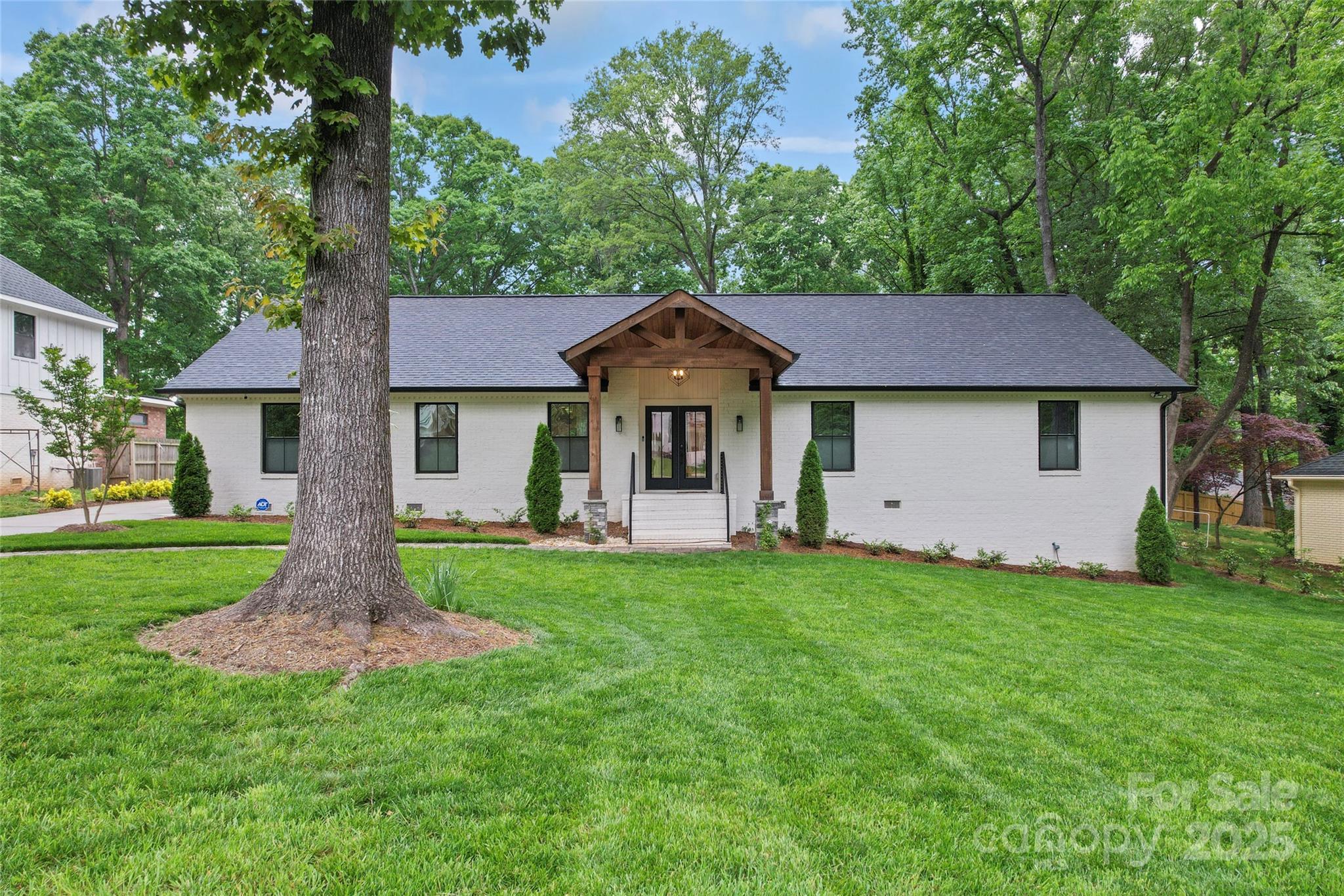 Photo one of 1118 Crestbrook Dr Charlotte NC 28211 | MLS 4251565