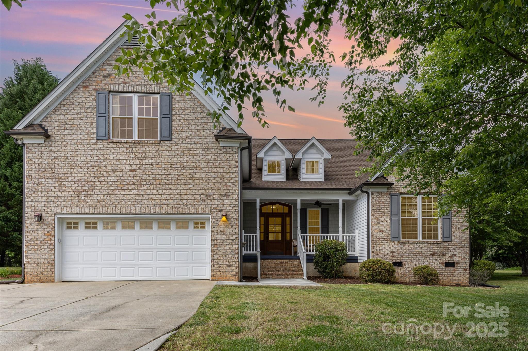 Photo one of 14807 Middlesborough Dr Matthews NC 28104 | MLS 4252335