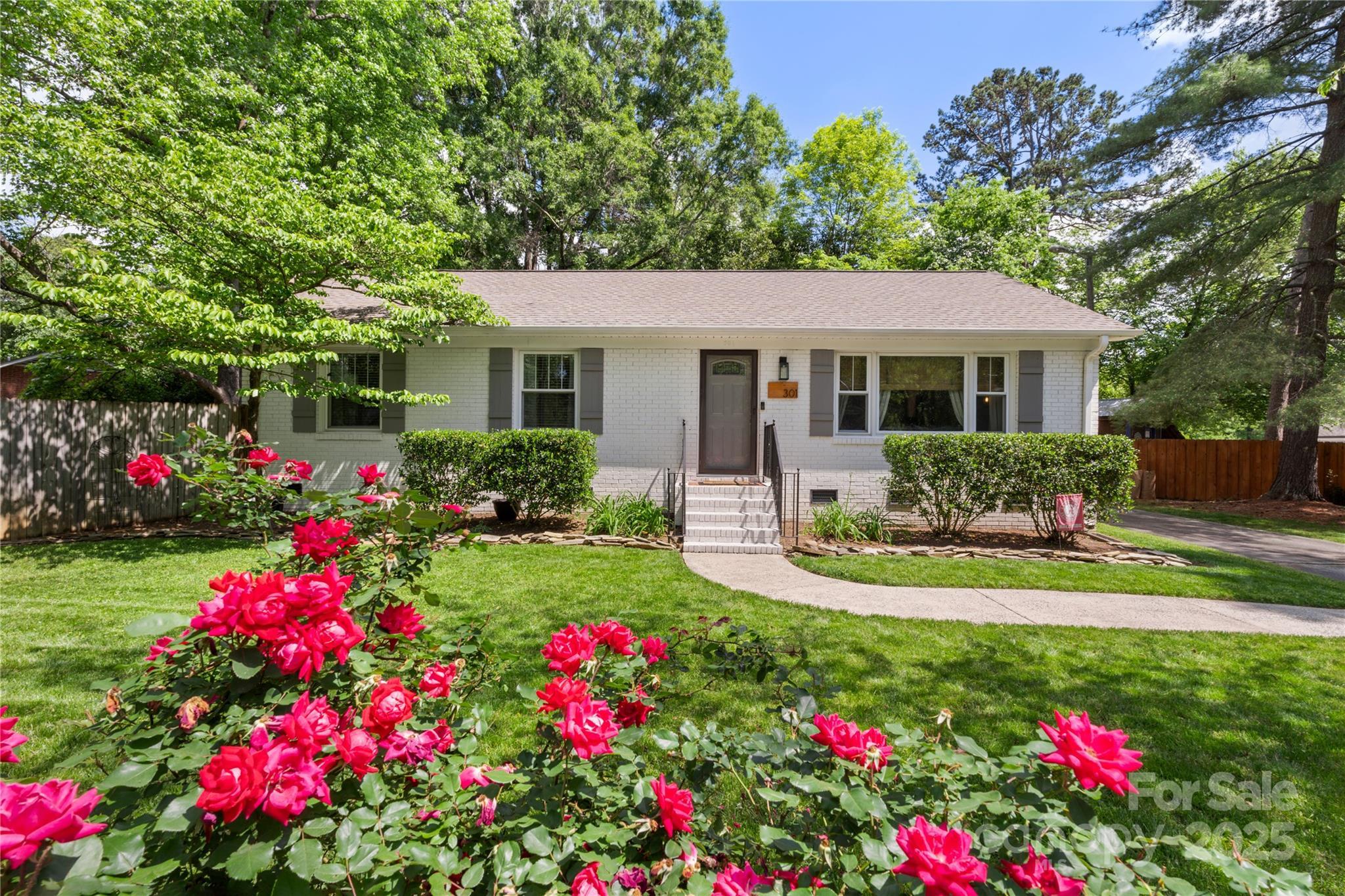 Photo one of 301 Deer Creek Dr Matthews NC 28105 | MLS 4252542