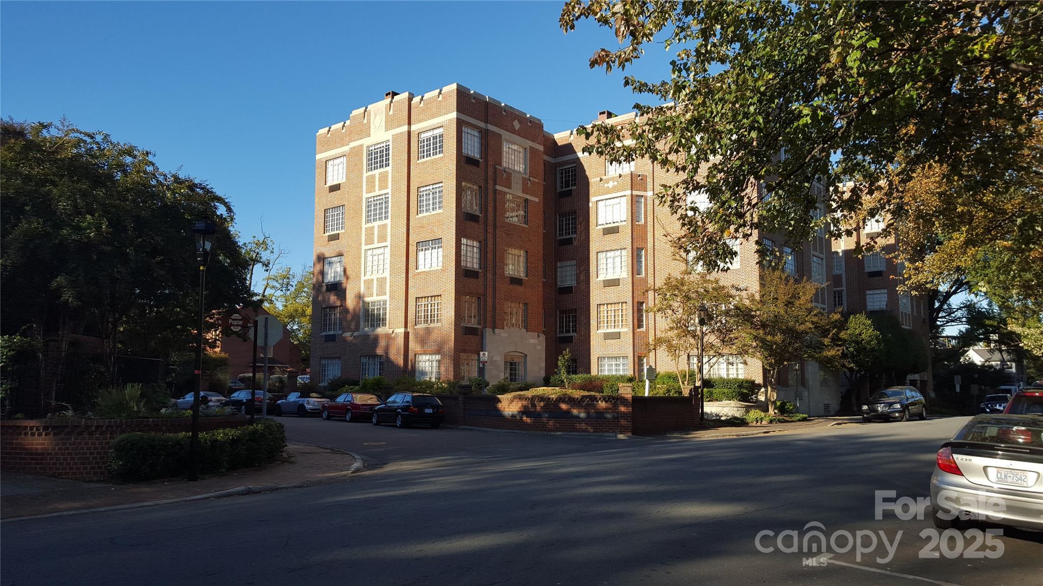 Photo one of 301 W 10Th W St Charlotte NC 28202 | MLS 4252539