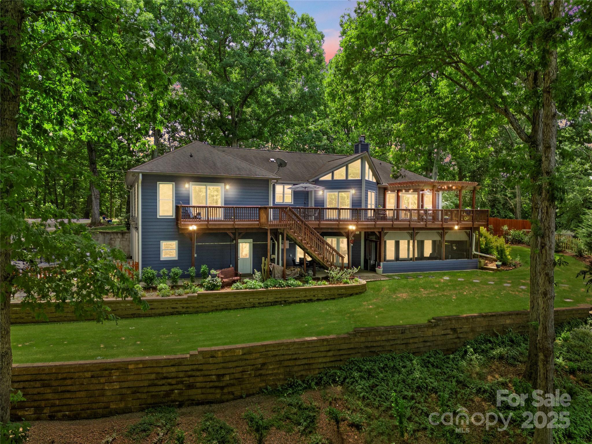 Photo one of 146 Paradise Peninsula Rd Mooresville NC 28117 | MLS 4252664