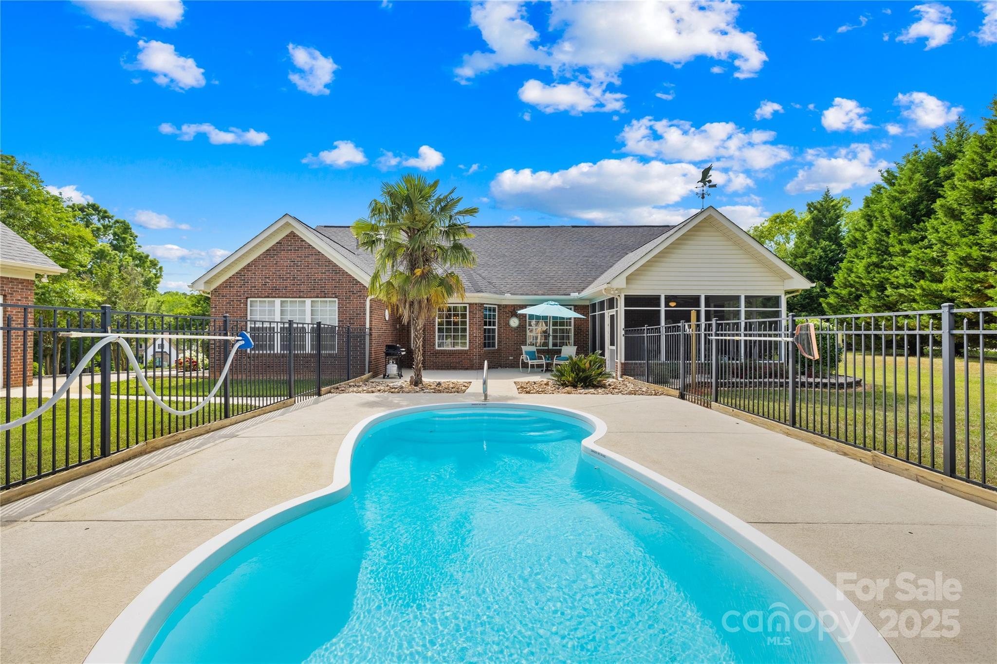 Photo one of 1305 Glenview Ln Rock Hill SC 29730 | MLS 4254389