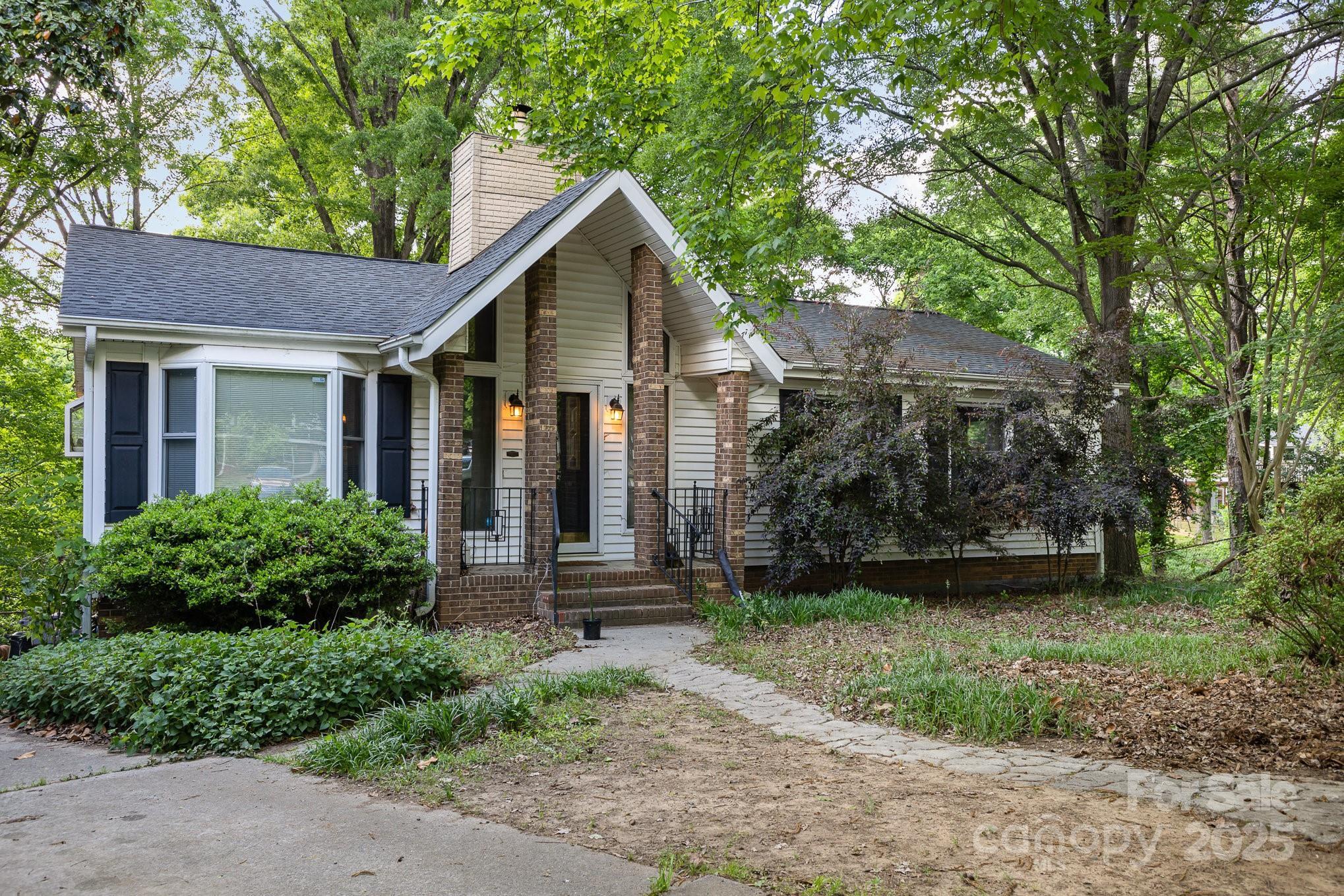 Photo one of 1407 Jodhpur Ct Charlotte NC 28212 | MLS 4255043