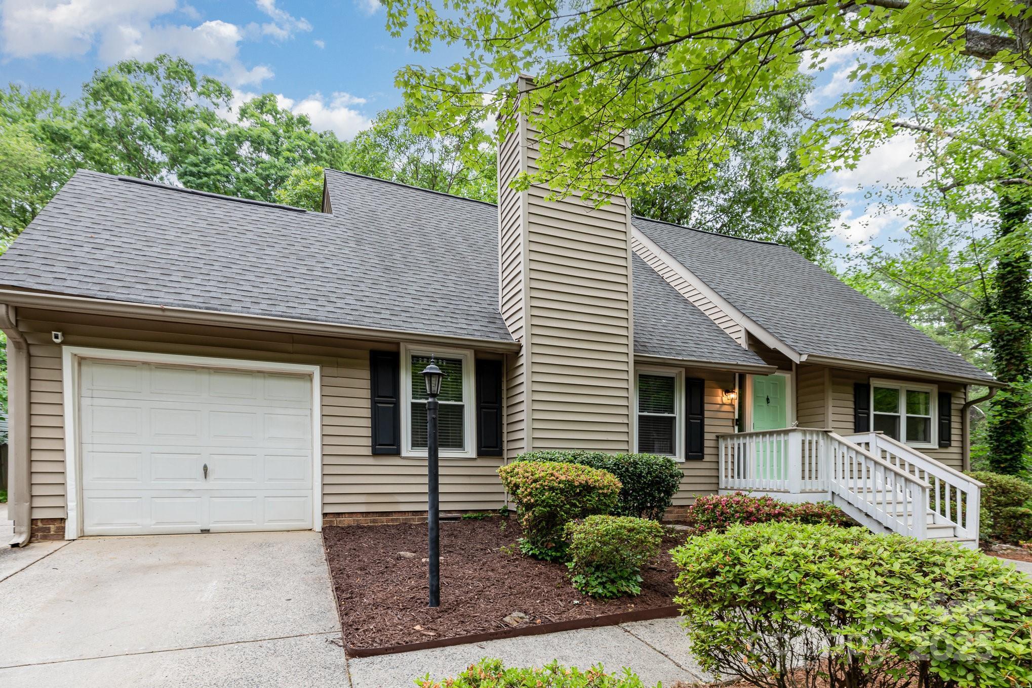 Photo one of 11102 Sundown Ln Charlotte NC 28226 | MLS 4255226
