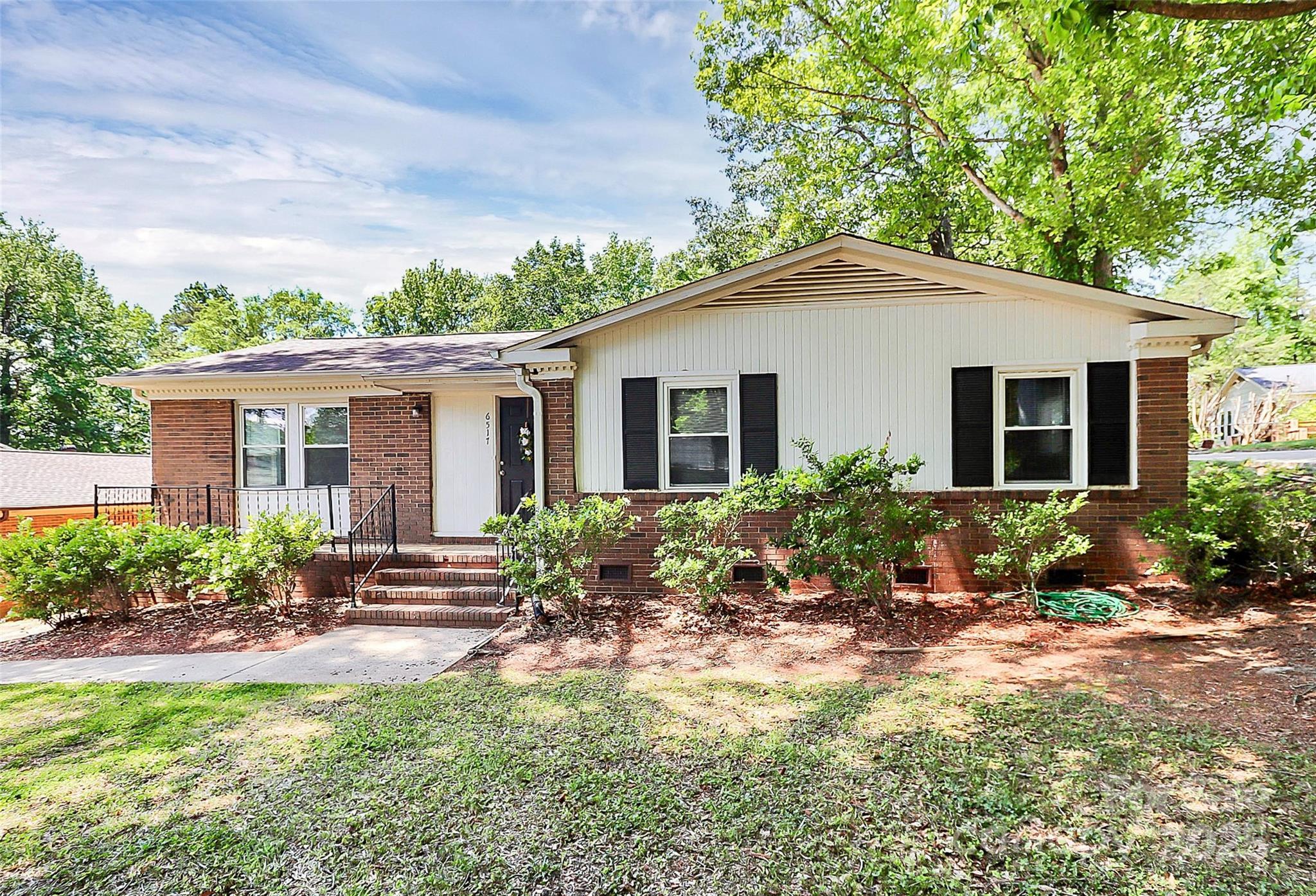 Photo one of 6517 Paleface Pl Charlotte NC 28214 | MLS 4255307