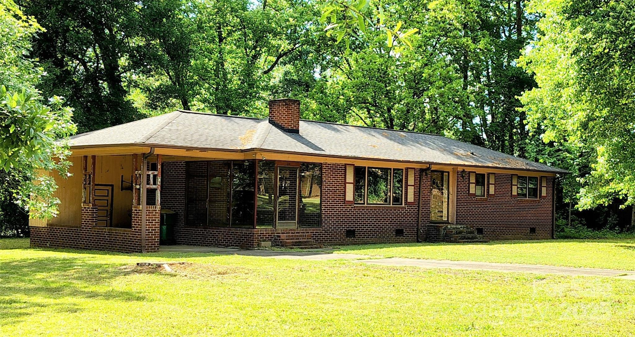 Photo one of 824 Kentberry Dr Charlotte NC 28214 | MLS 4255426