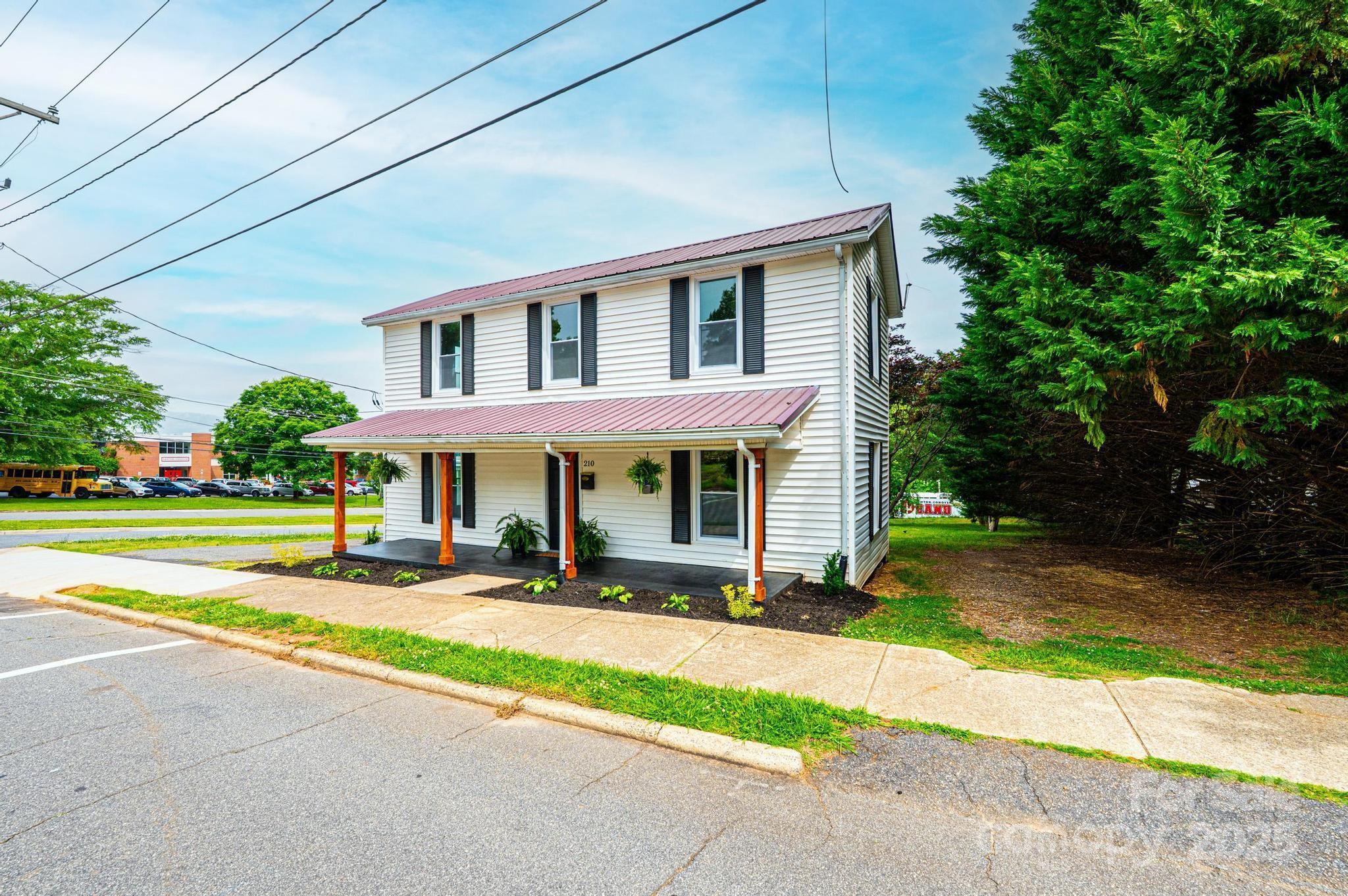 Photo one of 210 W 15Th St Newton NC 28658 | MLS 4255997