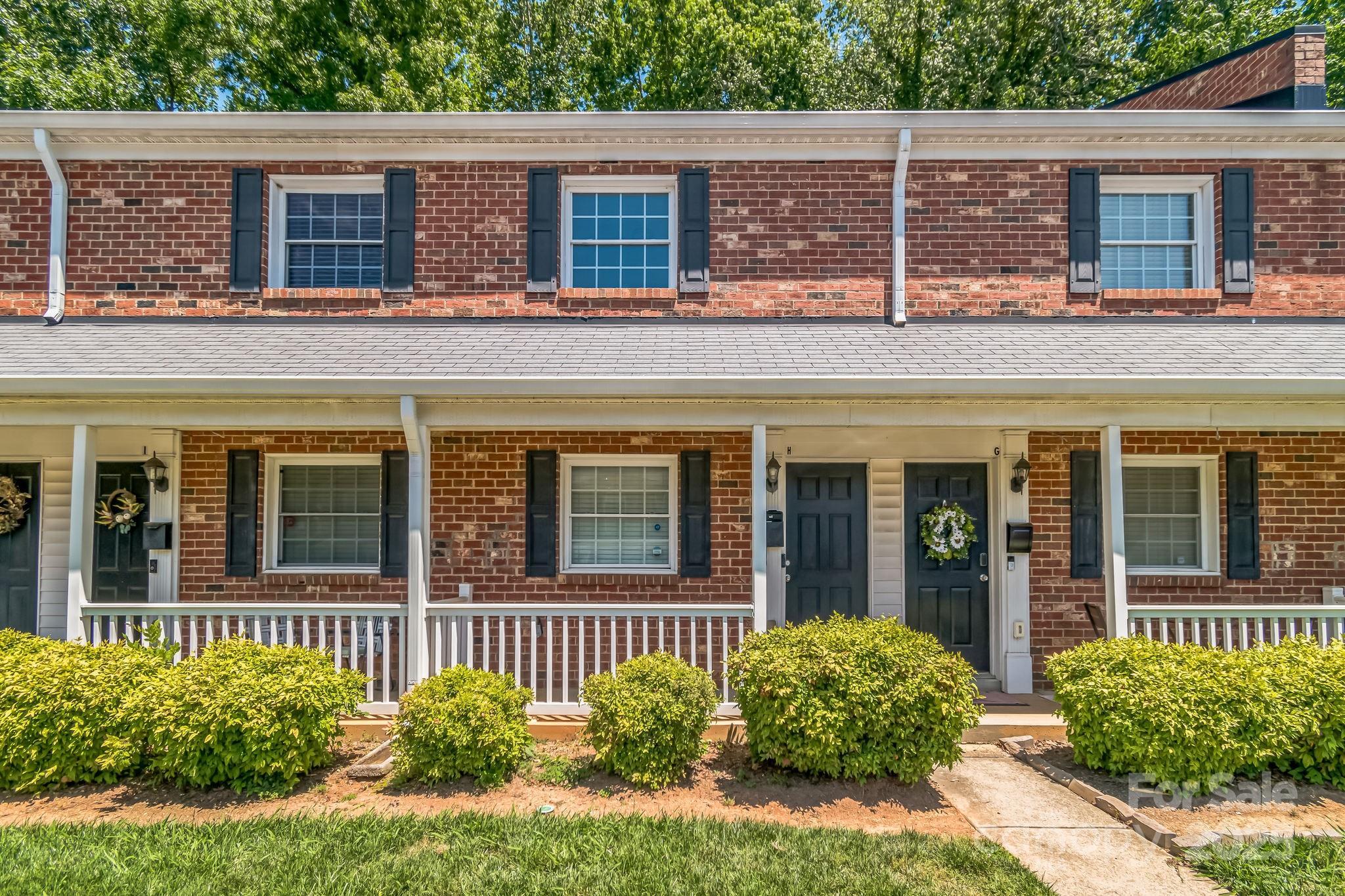 Photo one of 1215 Green Oaks Ln # H Charlotte NC 28205 | MLS 4256711