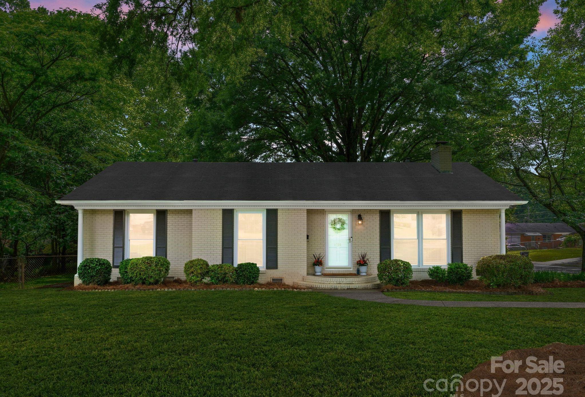 Photo one of 1700 Emerywood Dr Charlotte NC 28210 | MLS 4257039