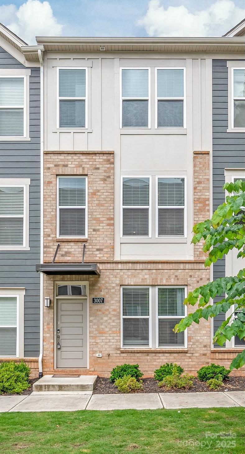 Photo one of 3007 Citizens Ln Charlotte NC 28205 | MLS 4263143