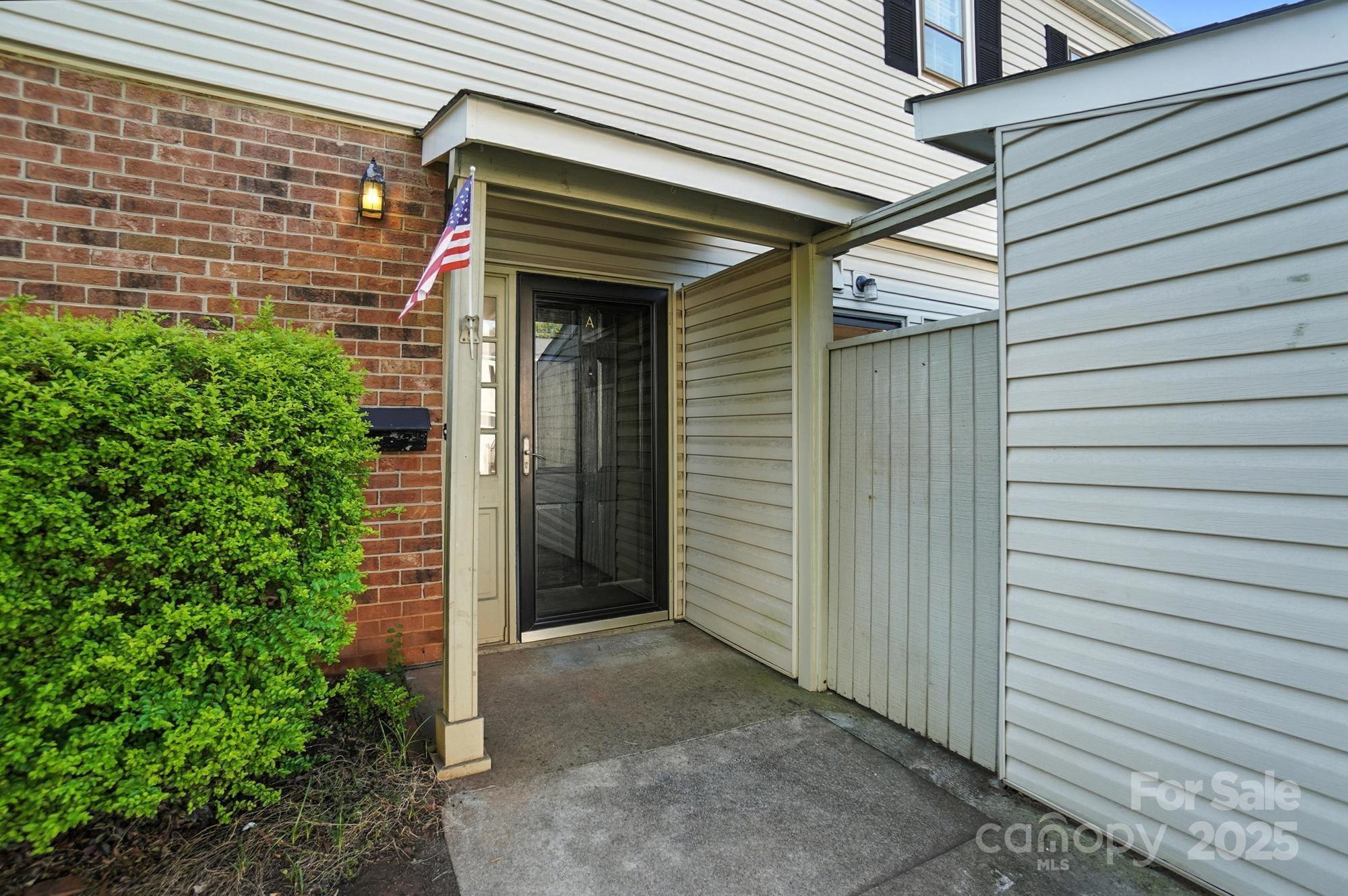 Photo one of 5947 Quail Hollow Rd # A Charlotte NC 28210 | MLS 4263642