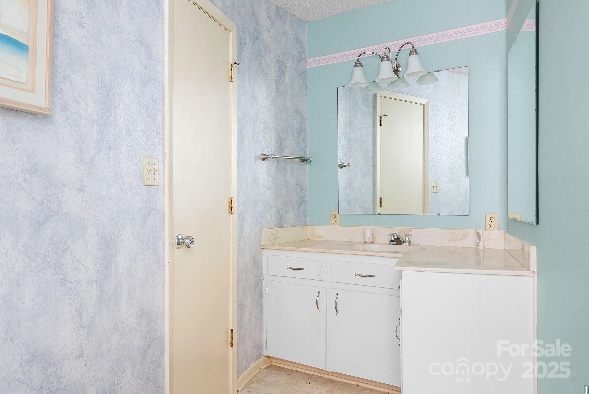 Photo #28