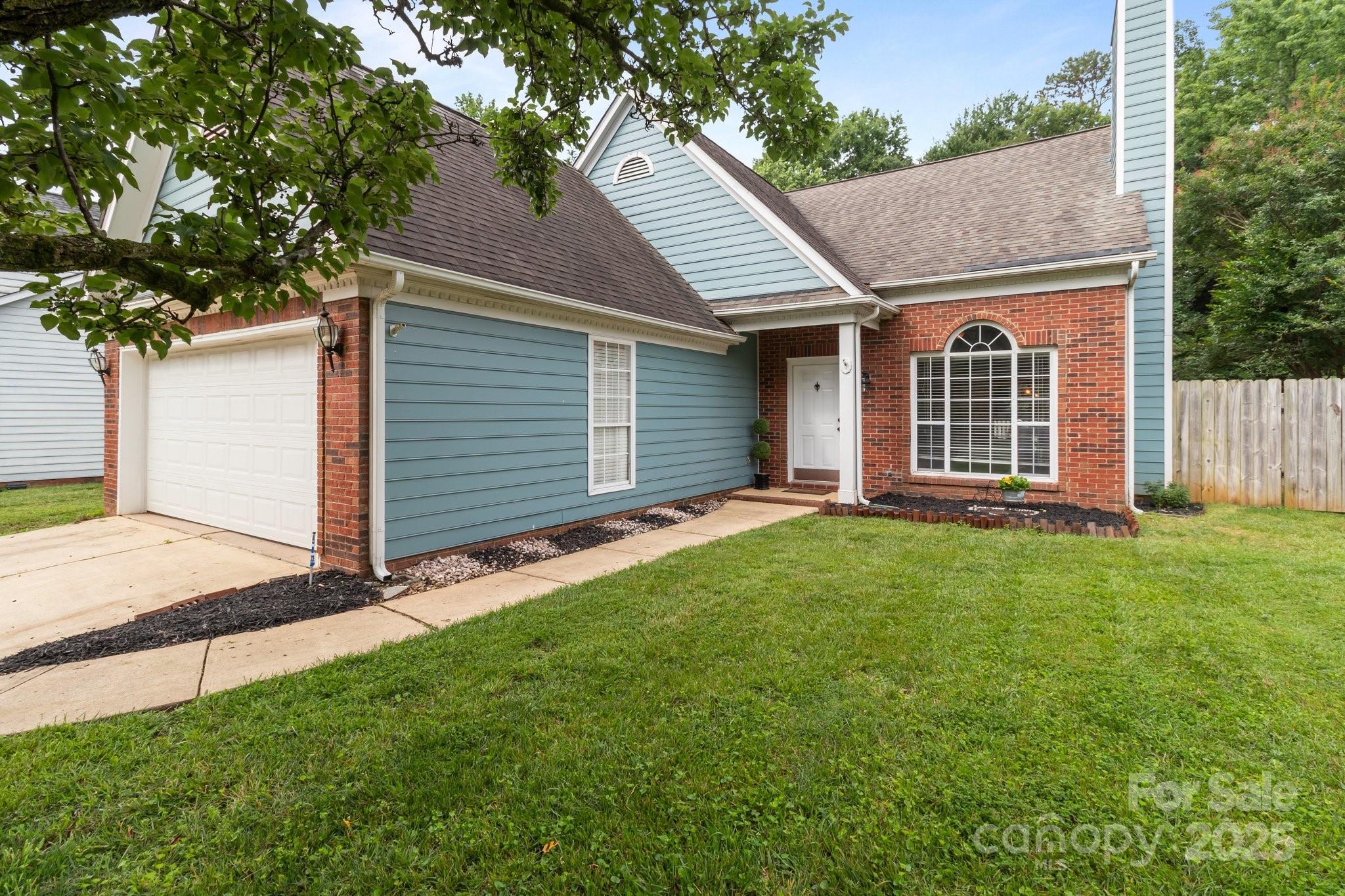 Photo one of 8906 Pickering Grove Ln Charlotte NC 28216 | MLS 4265679