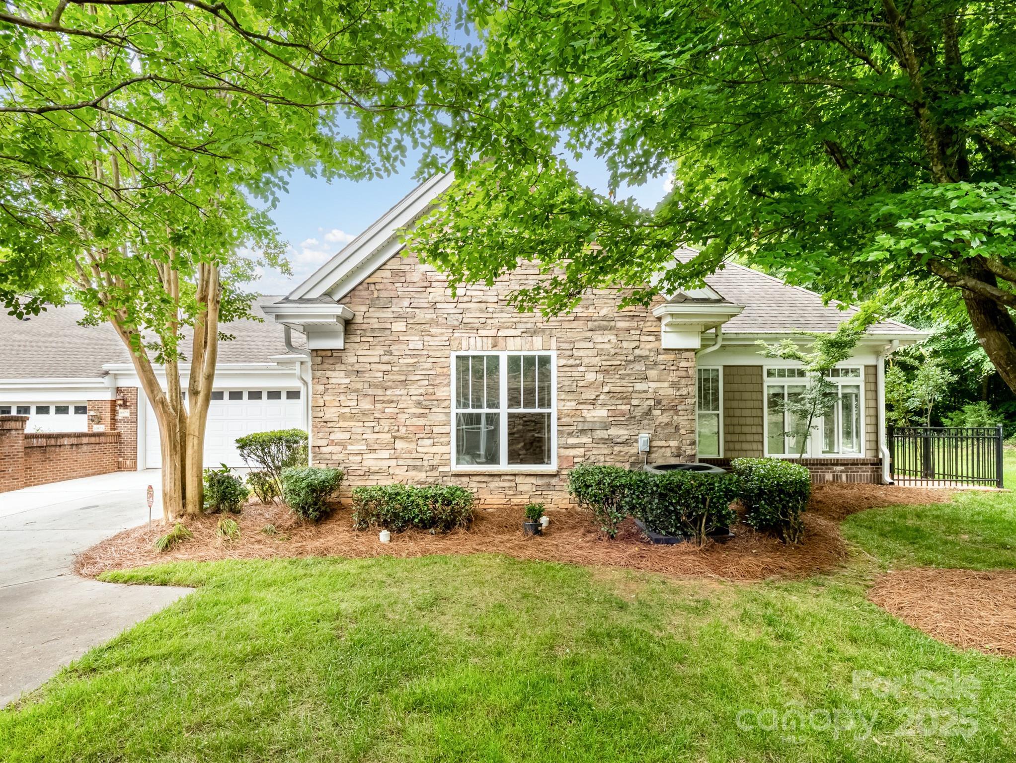 Photo one of 10875 Casetta Dr Matthews NC 28105 | MLS 4266003