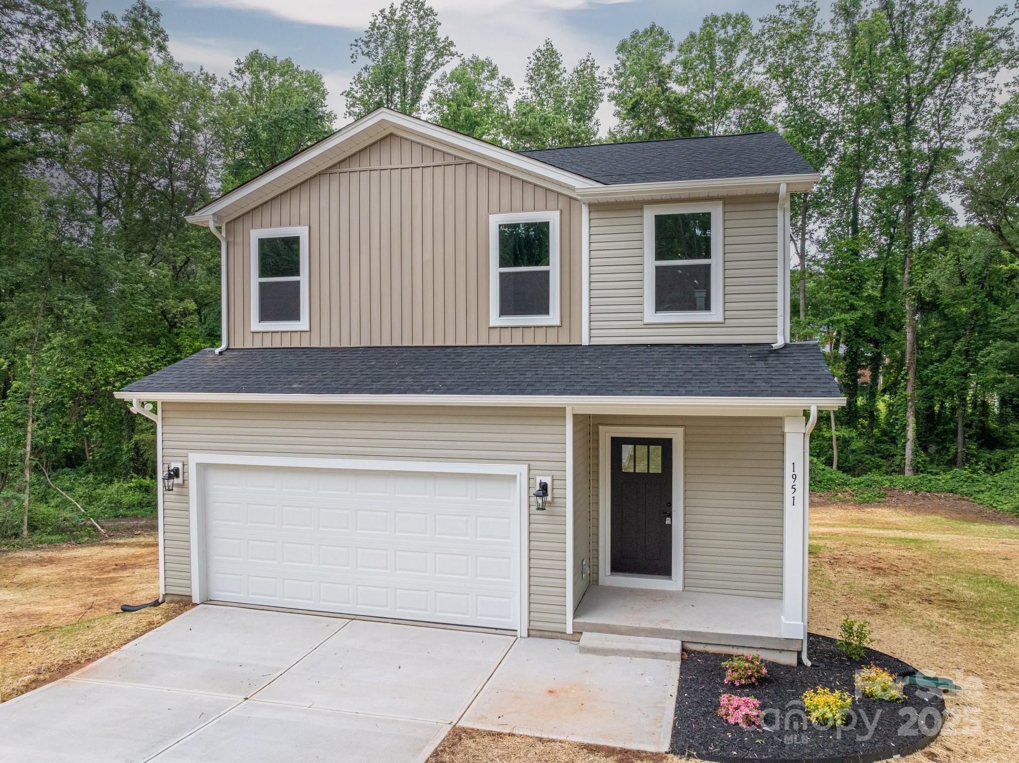 Photo one of 823 32Nd Ne St Conover NC 28613 | MLS 4268115
