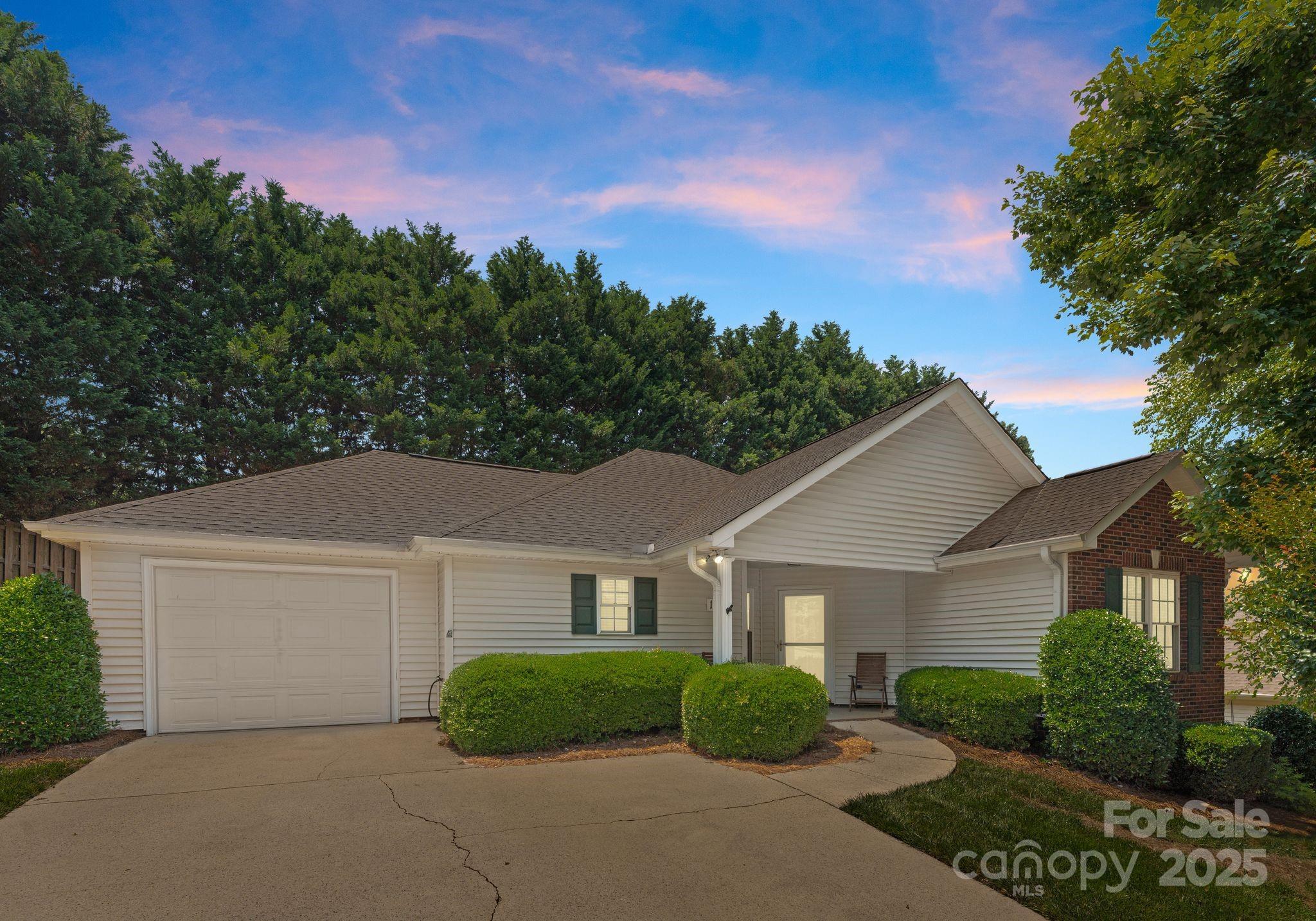 Photo one of 110 Whitehall Dr Mooresville NC 28117 | MLS 4268703