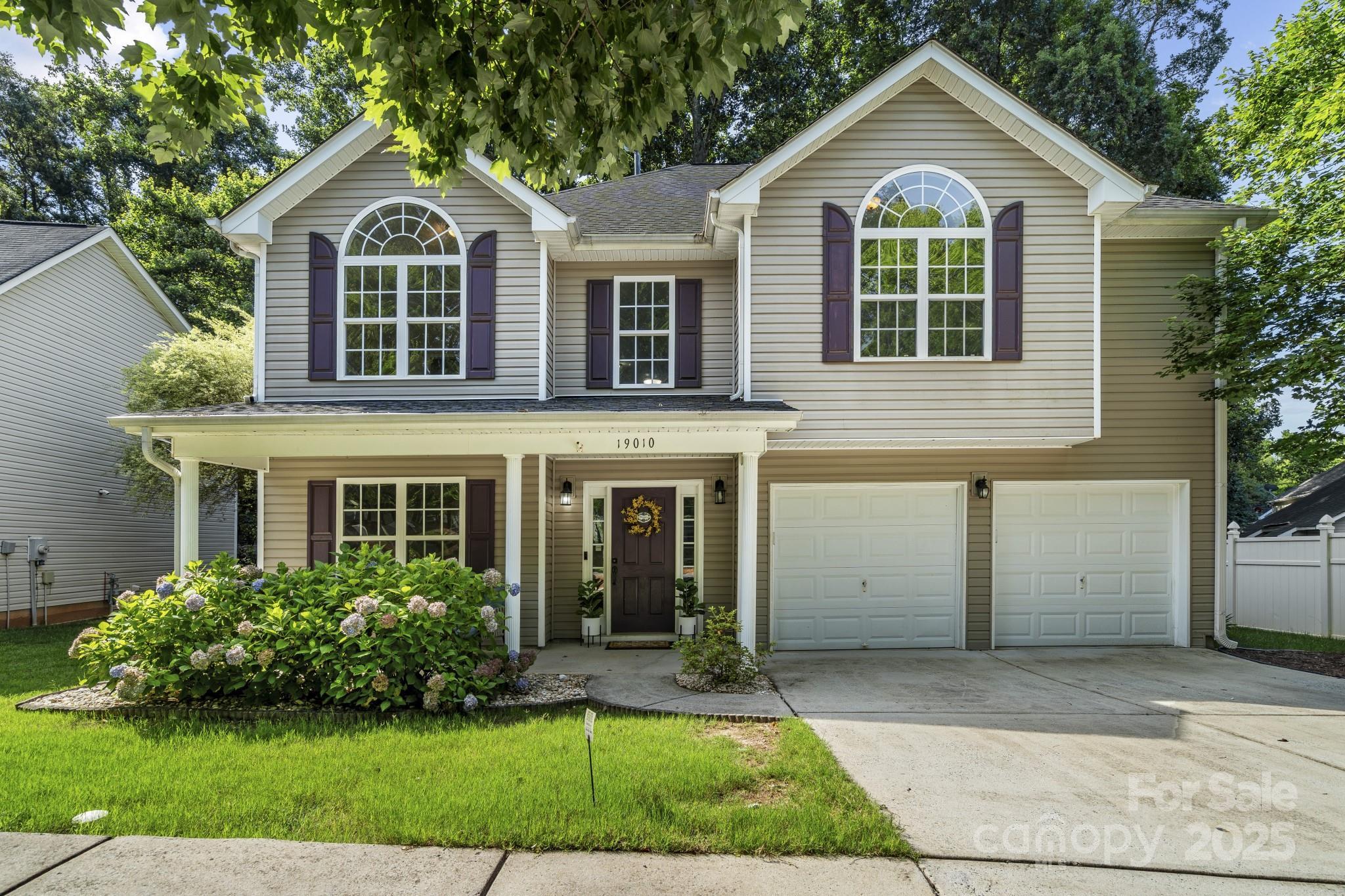 Photo one of 19010 Oakhurst Blvd Cornelius NC 28031 | MLS 4270951