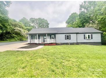 Charming single-story home with well-maintained lawn and inviting front porch at 1586 Kenlane Dr, Hickory, NC 28601