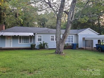 Ranch style home with carport and spacious yard at 2222 19Th Ne Ave, Hickory, NC 28601