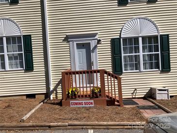 Condo exterior with a welcoming entrance and nicely kept landscaping at 1067 19Th Ne St # B, Hickory, NC 28601