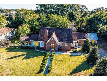 Brick house with a large yard and walkway at 815 6Th Sw Ave, Hickory, NC 28602