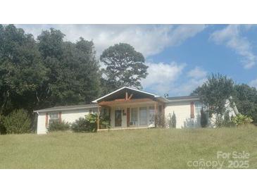 Ranch style home with covered porch and large yard at 5500 Lee Cline Rd, Conover, NC 28613