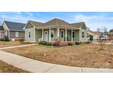 Charming craftsman style home with front porch and well-manicured lawn at 1052 33Rd Avenue Ne Loop, Hickory, NC 28601