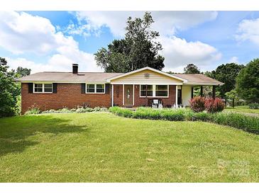 Brick ranch house with mature landscaping and a spacious yard at 1051 17Th Nw Ave, Hickory, NC 28601