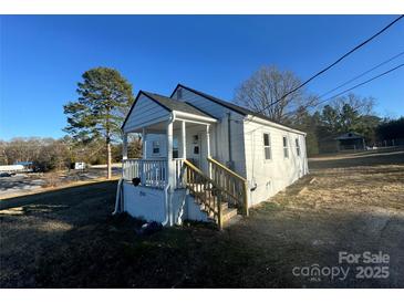 White house with front porch, steps, and a yard at 552 6Th St, Chester, SC 29706