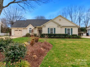 Charming single-story home with a well-manicured lawn and attached garage at 8723 Totteridge Dr, Charlotte, NC 28277