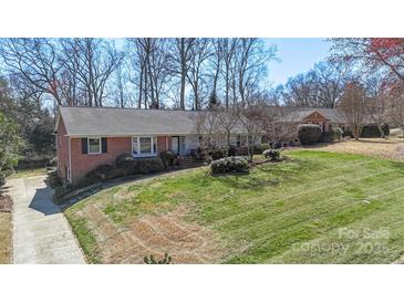 Charming brick ranch home featuring a well-maintained lawn and mature landscaping at 710 Peranna Pl, Charlotte, NC 28211