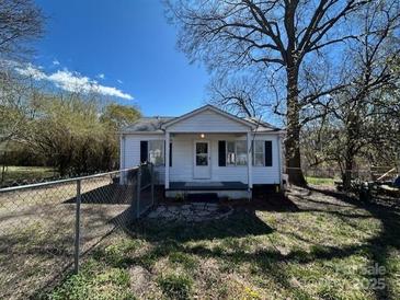 Charming single-story home with a fenced yard and mature trees at 313 Nassau Pl, Gastonia, NC 28052