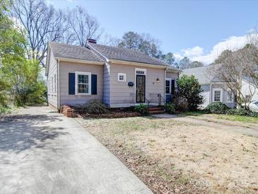 Charming single Gathering home with landscaped front yard, walkway, and concrete driveway at 507 6Th W Ave, Gastonia, NC 28052