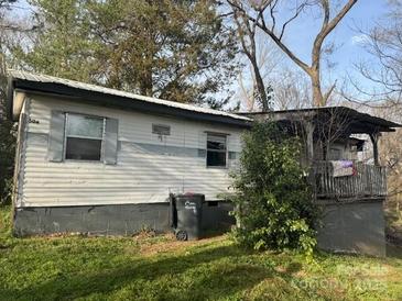 Shows the exterior of the home and the front yard at 504 Elizabeth Dr, Gastonia, NC 28052