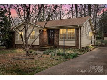 Charming single-story home featuring vinyl siding, brick accents, and a well-maintained front yard at 515 Culloden Ct, Charlotte, NC 28214