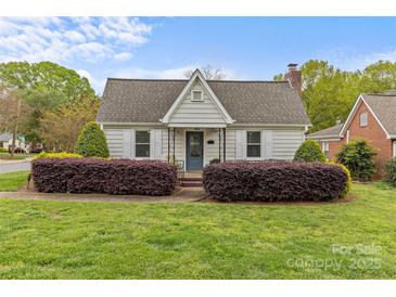 Charming single story home with a well maintained lawn and manicured landscaping at 1644 Morningside Dr, Charlotte, NC 28205