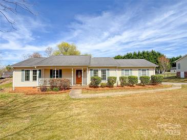 Charming single story home featuring a cozy front porch and well-manicured landscaping at 82 22Nd Nw Ave, Hickory, NC 28601