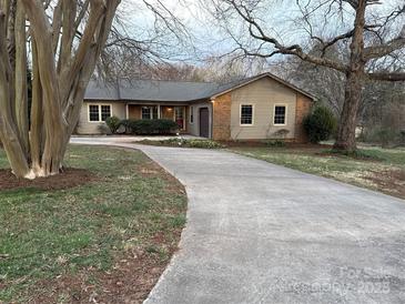 Charming one-story home with vinyl siding, well-manicured lawn, and a paved driveway at 3498 Yorkland Dr, Hickory, NC 28601