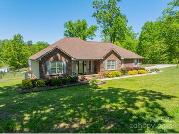 Charming brick home with a well-manicured lawn and colorful landscaping at 1005 Spring Rock Dr, Salisbury, NC 28146