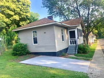 Charming one-story home featuring neutral siding, a screened-in porch, and a well-manicured lawn at 439 17Th St, Cramerton, NC 28032