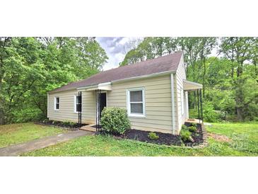 Charming single-story home with tan siding and a well-manicured front yard at 440 27Th Street Sw Pl, Hickory, NC 28602