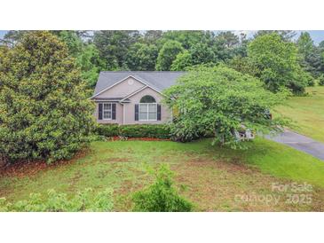 Charming home featuring a well-manicured front yard and inviting curb appeal at 2906 Chapman Cir, Rock Hill, SC 29732