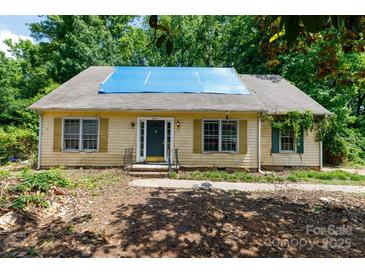 Charming single-Gathering home featuring a yard and classic architectural details at 3316 Fairhaven Rd, Rock Hill, SC 29732