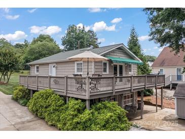 Charming home featuring a spacious deck with outdoor seating and lush landscaping at 147 Bluewing Ln # 274, Mooresville, NC 28117
