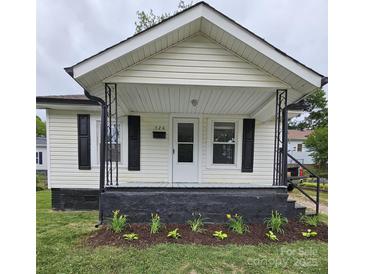 Charming single-story home featuring black shutters and freshly mulched landscaping around the front foundation at 520 E Maple Ave, Gastonia, NC 28054
